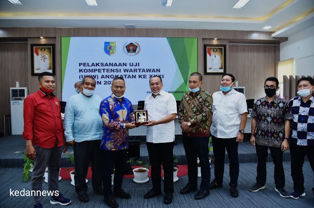 Foto: Bupati Batu Bara Ir Zahir MAP Membuka Secara Resmi UKW (Sabtu,14/11/2020) (kedannews.com/Eka Suhendra)