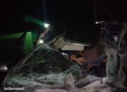 Di Batu Bara Mobil Travel Tabrak Belakang Truk Rusak