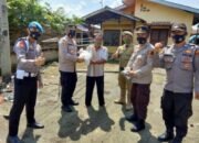 Bantu Warga Terdampak Covid – 19, Kapolsek Lima Puluh Bantu Sembako di Kelurahan Lima Puluh