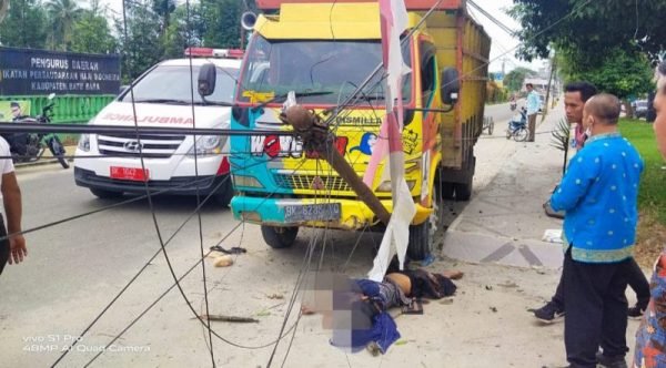Diduga Mengantuk, Supir Truk "Tabrak Pengendara Sepmor dan Pejalan Kaki"