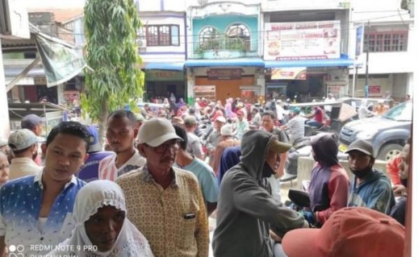 "Gagal merampok toko mas Asia di Tanjung Tiram Mobil Pelaku Diamuk Massa"