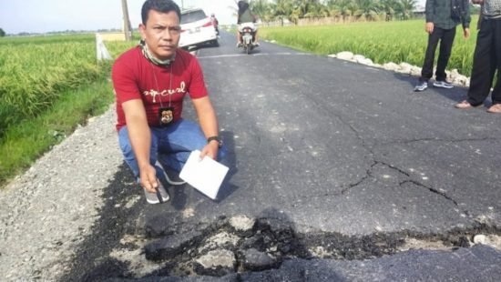 Proyek Hotmix di Pematang Panjang ke Sukaramai di Kerjakan Amburadul, Belum Sepekan Sudah Kupak - Kapik, 9,6 M Sia - Sia