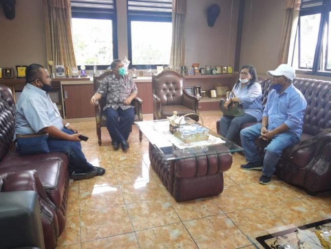 Bawaslu Karo Audiensi ke Bupati Karo Terkelin Brahmana SH MH Bahas Pengadaan Kantor