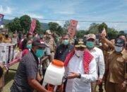 Gubsu Salurkan Bantuan 7 Unit Sepeda Motor untuk Petani di Lereng Gunung Sinabung