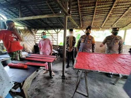 Kapolres Batu Bara Bersama Kapolsek Lima Puluh Kembali Resmikan Posko PPKM Pulau Sejuk 3