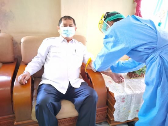 Menjelang Pelaksanaan Vaksinasi Sinovac Covid-19 di Kabupaten Karo, Bupati Cek Kesehatan