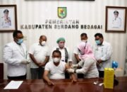 Wabup Sergai  Menjadi Orang Pertama Disuntik Vaksin Sinovac COVID-19