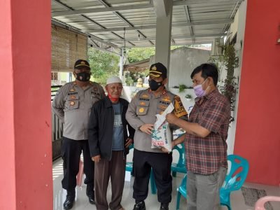 Sambut Hari Pers Nasional 2021, Kapolres Batu Bara Santuni Wartawan Yang Sakit dan Disabilitas