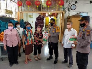 Jelang Imlek Kapolres Batu Bara Bantu Warga Etnis Tionghoa Yang Kurang Mampu