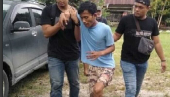 Petik Sepmor di Pool Bus Inalum, Terekam CCTV Kernet Bus di Dor Polsek Indrapura
