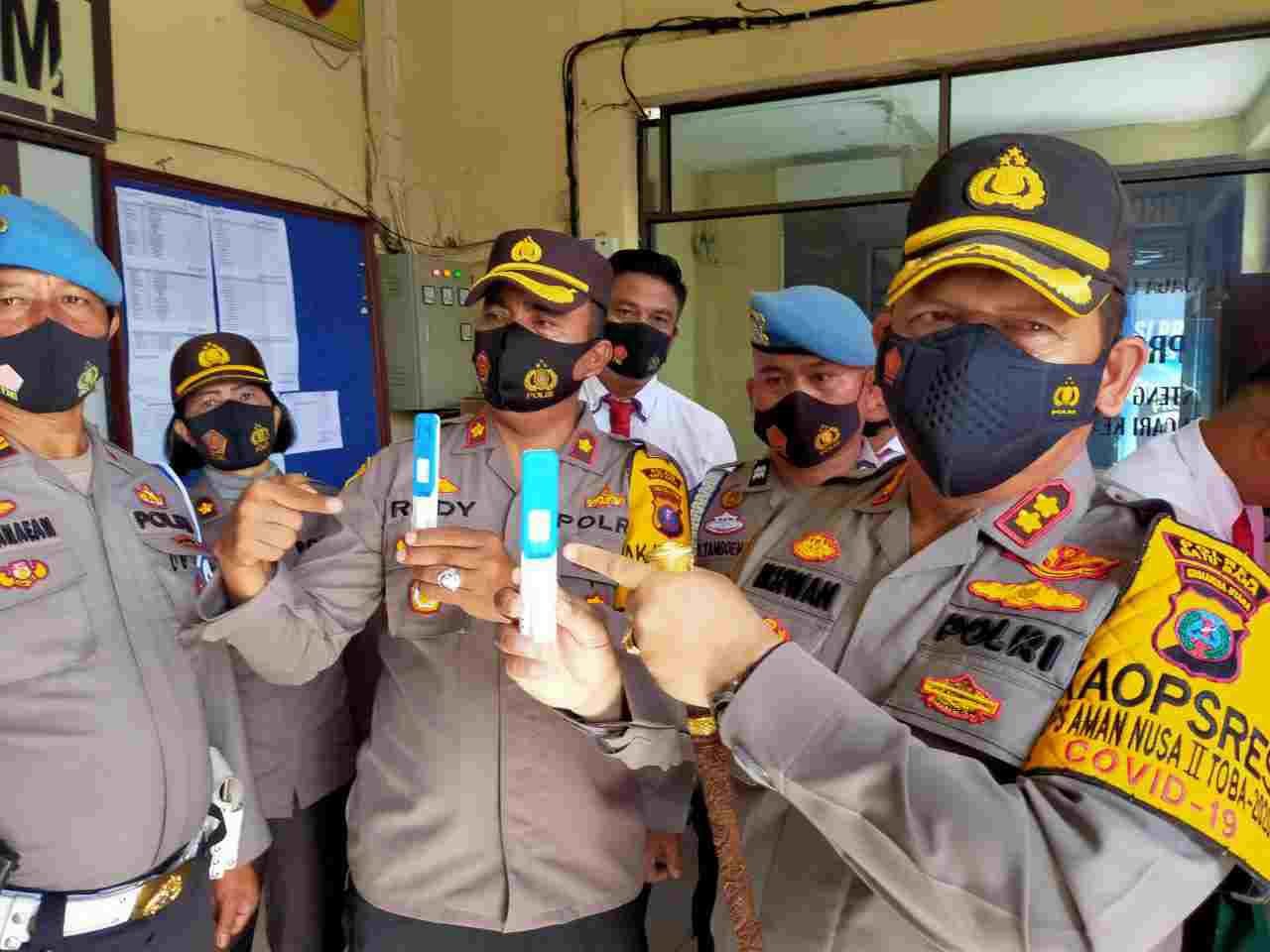 Usai Apel Pagi Kapolres Pimpin Personil Lakukan Tes Urine Secara Mendadak