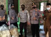 Kapolsek Lima Puluh AKP Rusdi  Melakukan Pengecekan  Desa Tangguh Di Desa Pulau  Sejuk