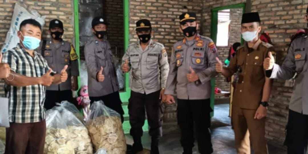 Kapolsek Lima Puluh AKP Rusdi Melakukan Pengecekan Desa Tangguh Di Desa Pulau Sejuk