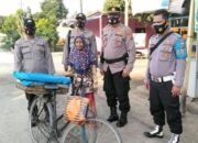 Nek Nurana Haru, Dagangan Kue Miliknya di Borong Habis AKP Sandi