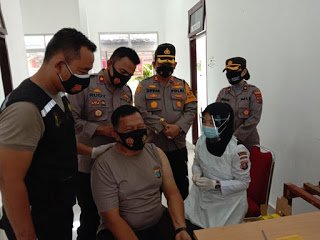 Tahap Pertama 400 Vaksin Sinovac Disuntikkan Kepada PJU dan Jajaran Polres Batu Bara (2)