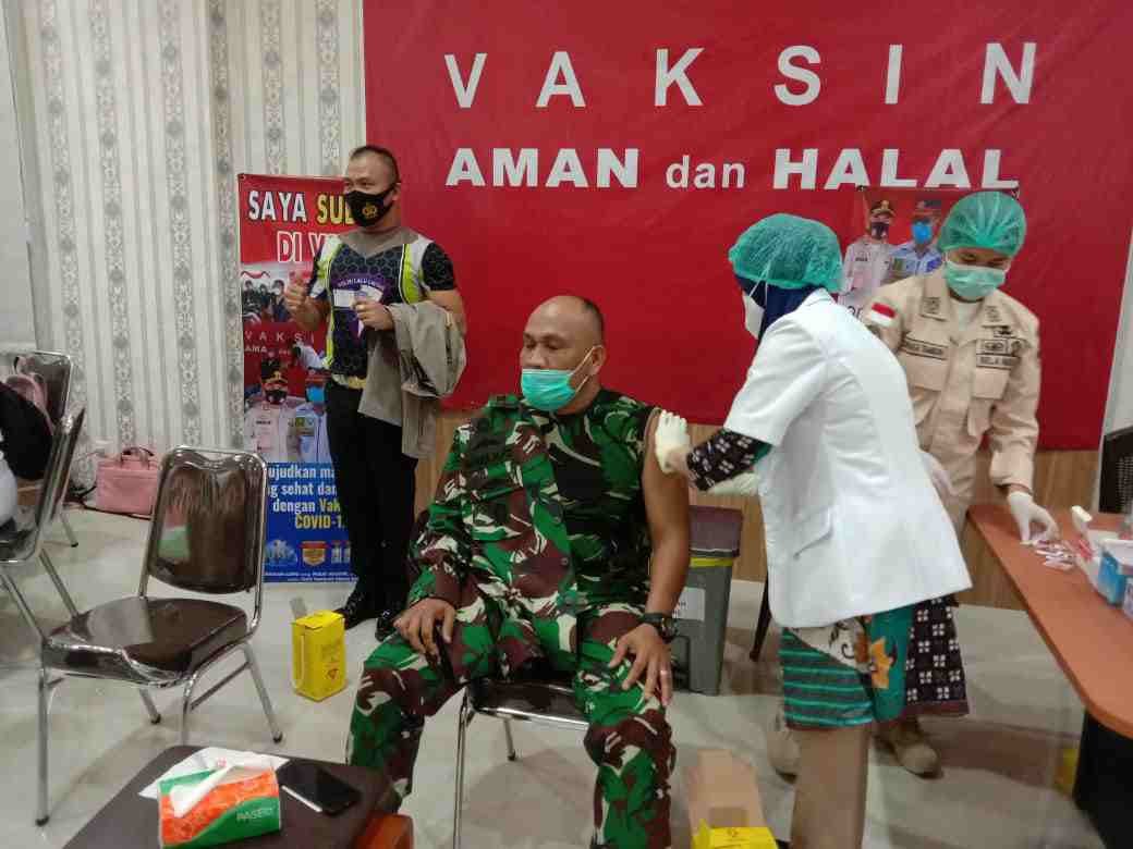 Pangdam I/ BB memantau langsung Personel Kodam I/BB yang Melaksanakan Vaksinasi di dua wilayah
