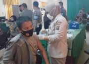 Anggota Bhabinkamtibmas Polsek Medan Helvetia Menerima Vaksinasi Covid – 19