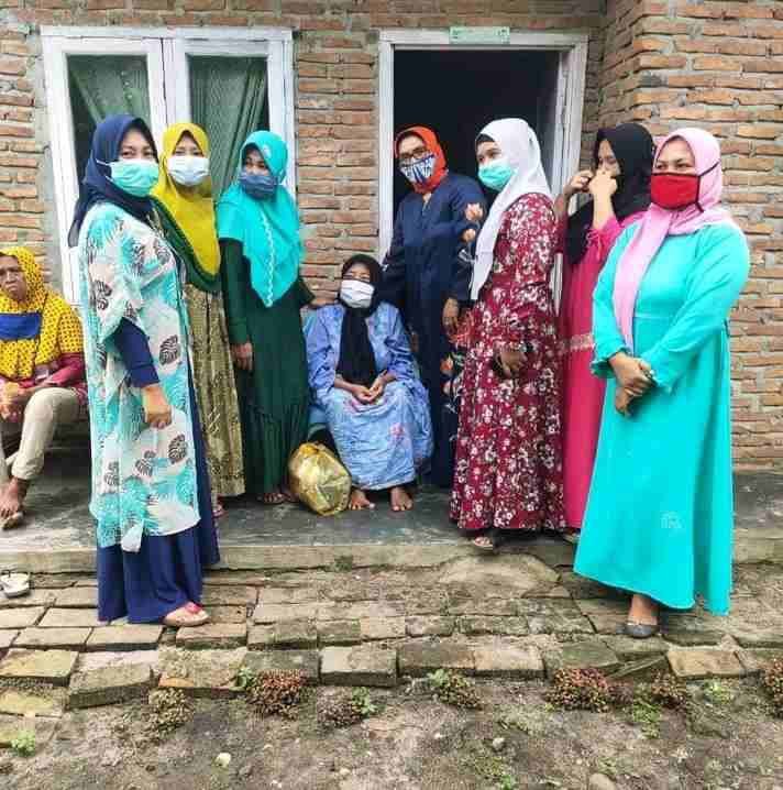 Bersama Komunitas Moms Happy Floria, Kembali Salurkan Sembako Melalui Program Sedekah Juma't