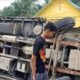Bawa Cewek Saat Nyetir Tidak Konsen,Truck Muatan Sawit Terguling di Jalinsum Desa Tanah Merah