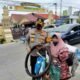 Di Hampiri Kapolres, Ibu Sumini Penjual Pecal Haru di Belikan Ban Baru
