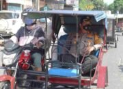 Kapolres Batu Bara Naik Becak Bersama KSJ Bantu Puluhan Parbetor di Indrapura