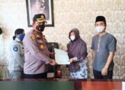 Ahli Waris Briptu Dwi Terharu,  Saat Kapolres Batu Bara Serahkan Santunan Dari Jasa Raharja