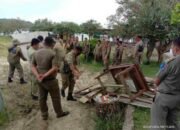 Satpol PP Tertibkan Bangunan Pondok Liar di TPI Teluk Dalam Nias Selatan