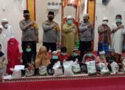 Usai Isi Tausiah di Masjid Baiturahman, Kapolres Batu Bara  Berbagi Sembako dan Santuni Puluhan Anak Yatim