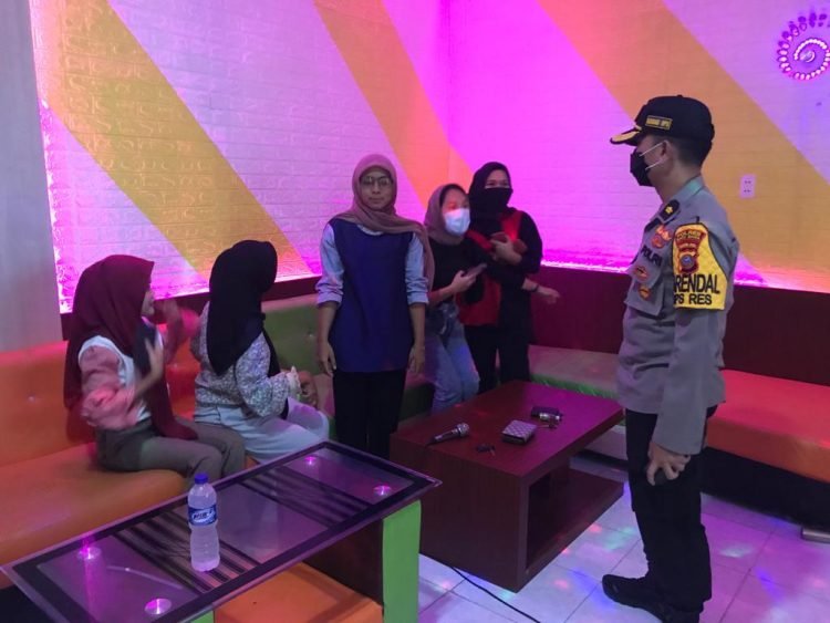 Polres Batu Bara Ops Yustisi Tutup Cafe dan tempat Karaoke