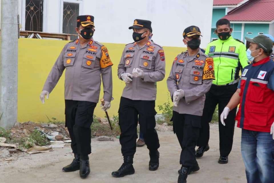 Kapolres Batu Bara dan Kapolsek Lima Puluh Pantau Posko PPKM di Kelurahan Lima Puluh