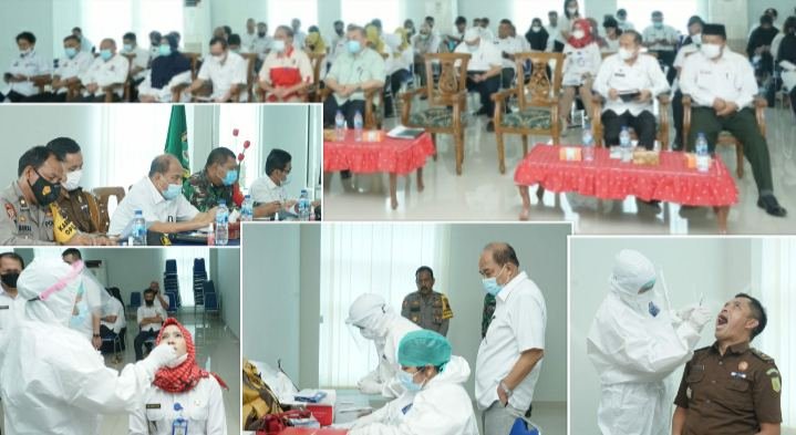 Walkot Tebing Tinggi saat memimpin acara rapat serta melihat Tes Rapid Antigen