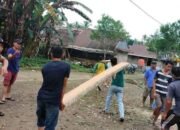 Warga Desa Hilinamozaua Perbaiki Jembatan Yang Rapuh