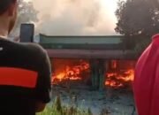 Dua Ruko Hangus Dilalap Sijago Merah di Desa Pakam