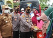 Kapolres Batu Bara Serahkan Sembako Kepada Anak Yatim dan Kaum Duafa di Desa Kapal Merah