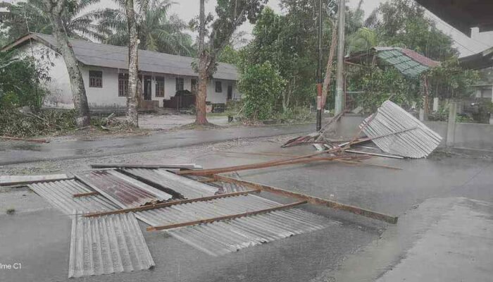 Sedikitnya 50 Unit Rumah Luluh Lantak di Terjang Puting Beliung di Sei Balai dan Datuk Tanah Datar
