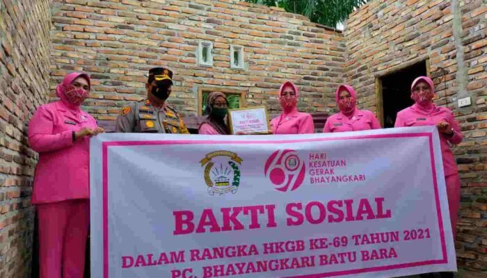 Bhayangkari Cabang Batu Bara Memberikan Bantuan Sembako Terhadap Warga Korban Angin Puting Beliung