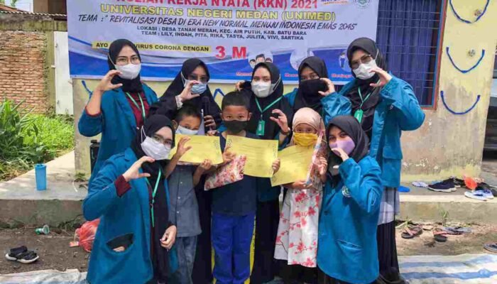 Mahasiswi KKN Unimed lakukan Kegiatan Cerdas Cermat Belajar di Ruang Terbuka