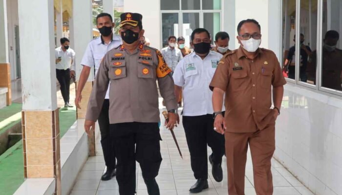 Kapolres Batu Bara Sakurkan 60 Paket Kotak Nasi Kepada 20 Tenaga Kesehatan dan 40 Pasien Covid