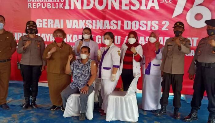 Pelaksanaan Vaksinasi covid 19 Tahap II yang di komandoi Kapolsek Tebing tinggi,  AKP Dhora ria Simanjuntak SH. MH