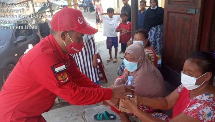 DPC PSI Belawan Rutin Bagikan ratusan Rice Box dan Masker Kepada Masyarakat