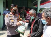 Kembali Puluhan Paket Sembako di Serahkan Kapolres Kepada Para Anak Yatim dan Dhuafa