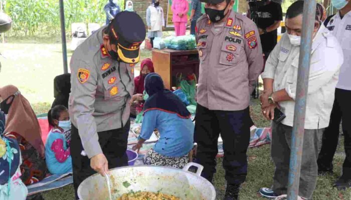 Kapolres Ibu Bhayangkari  Bersama KSJ Tinjau Dapur Umum di Polsek Indrapura