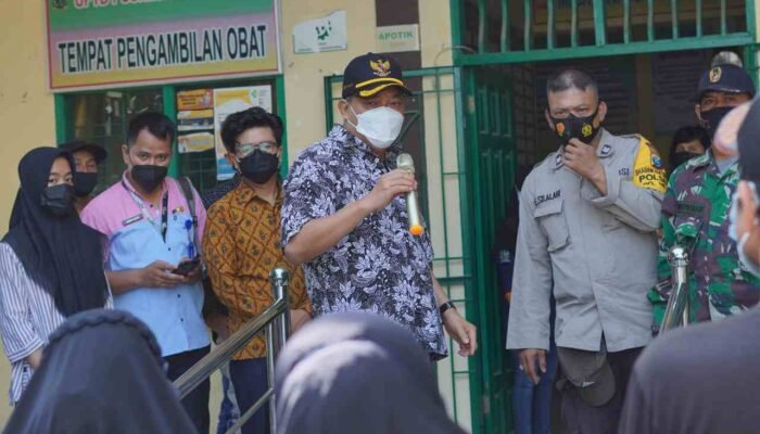 Wali Kota Tebing Tinggi  Ir Umar Junaidi SH. MH  Pantau Vaksinasi Bagi Pelajar dan Mahasiswa di Puskesmas Satria
