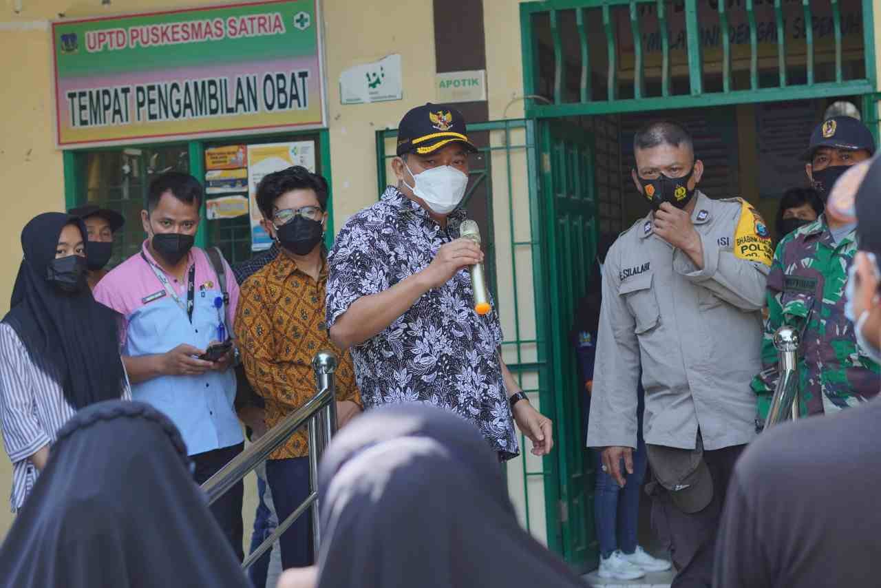 Wali Kota Tebing Tinggi Ir Umar Junaidi SH. MH Pantau Vaksinasi Bagi Pelajar dan Mahasiswa di Puskesmas Satria