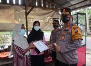 Kapolres Batu Bara Motivasi Ibu Asiyah di Desa Prupuk Sembari Santuni Para Duafa dan Nelayan
