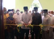Resmikan Masjid Raya Al Musannif di Tabuyung, Musa Rajekshah Teteskan Air Mata