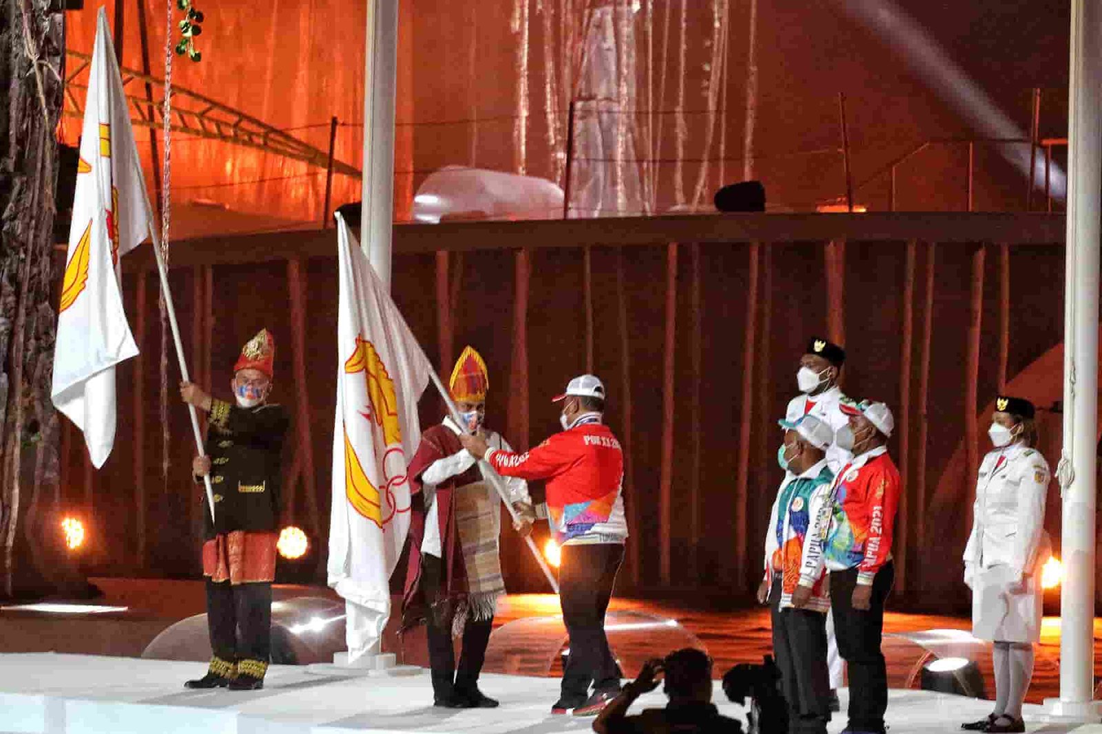 Gubernur Edy Rahmayadi Terima Bendera Tuan Rumah PON 2024