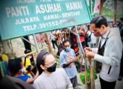 Saat Presiden Beli Noken di Pinggir Jalan dari Mama-Mama