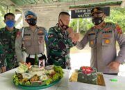 Kapolsek Lima Puluh Beri Surprise HUT TNI Ke 76 di Koramil 03 Lima Puluh