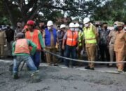 Pastikan Pembetonan Jalan Berjalan Baik, Wali Kota Medan Melakukan Peninjauan Hingga Malam Hari